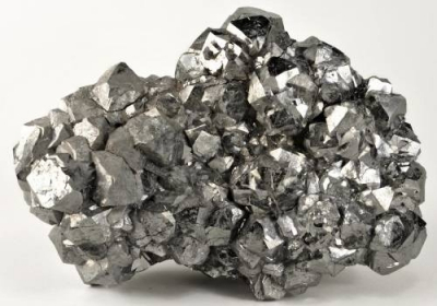 Золото и серебро подешевели на 10% после исторического роста цены