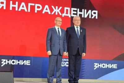 Соколов удостоен высшей награды общества "Знание" из рук Кириенко