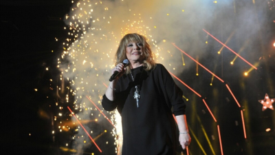 Сложила ручки и ушла в тень: куда исчезла Пугачева?